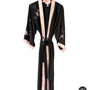 Oscar de la Renta Vintage Black and Blush Floral Robe 52” long Pink Label